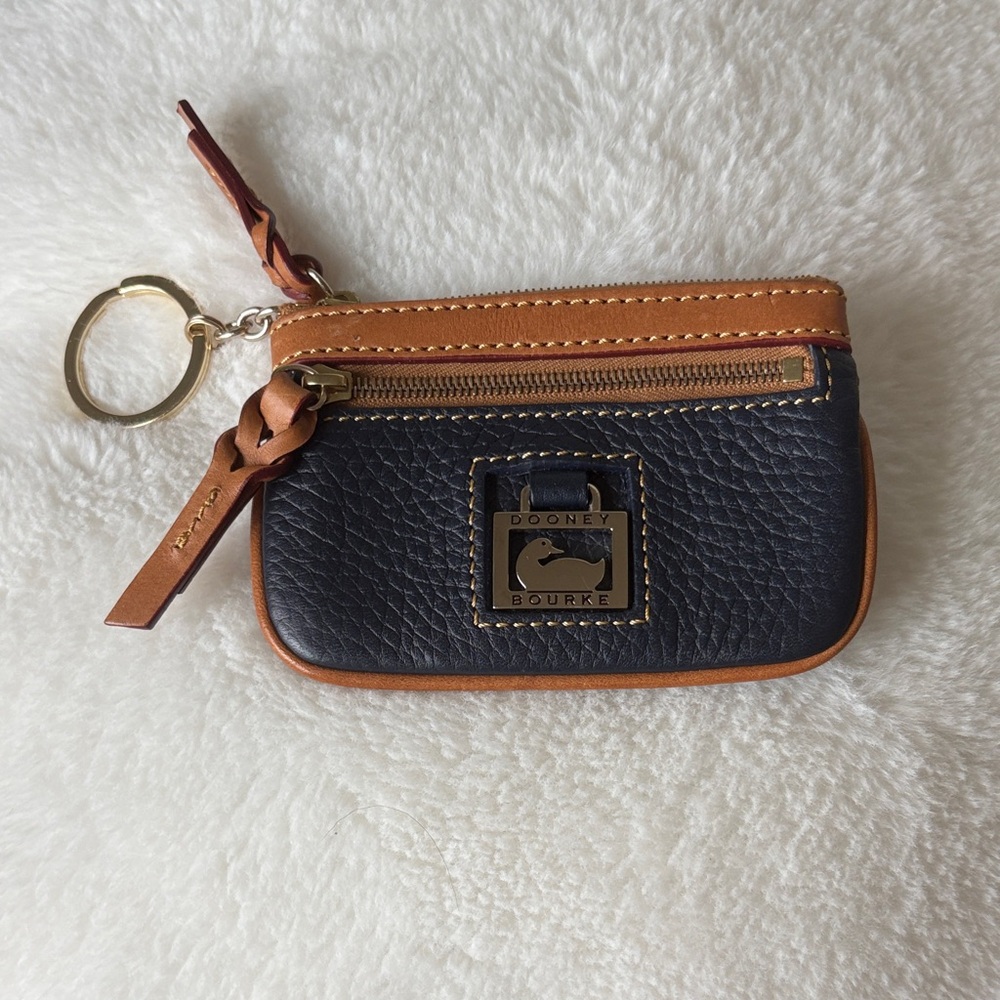Dooney & Bourke Navy Blue & Tan Leather Key Holder. NWT